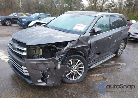 2018 Toyota Highlander Xle z USA, uszkodzony, nr VIN 5TDKZRFH7JS542632